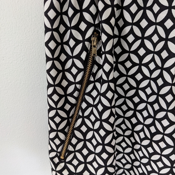 Speed Control Black and White Geometric Dress Med - Picture 4 of 10